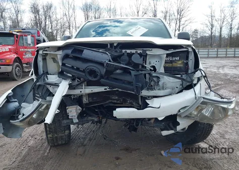 2010 Toyota Tacoma Prerunner V6 z USA, uszkodzony, nr VIN 3TMJU4GN3AM103851